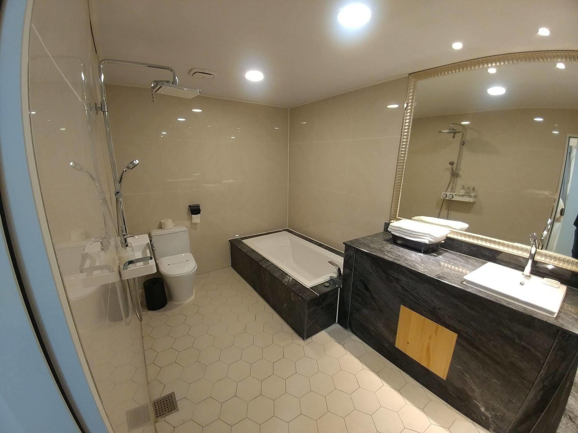 I.Y Hotel Сувон Екстер'єр фото