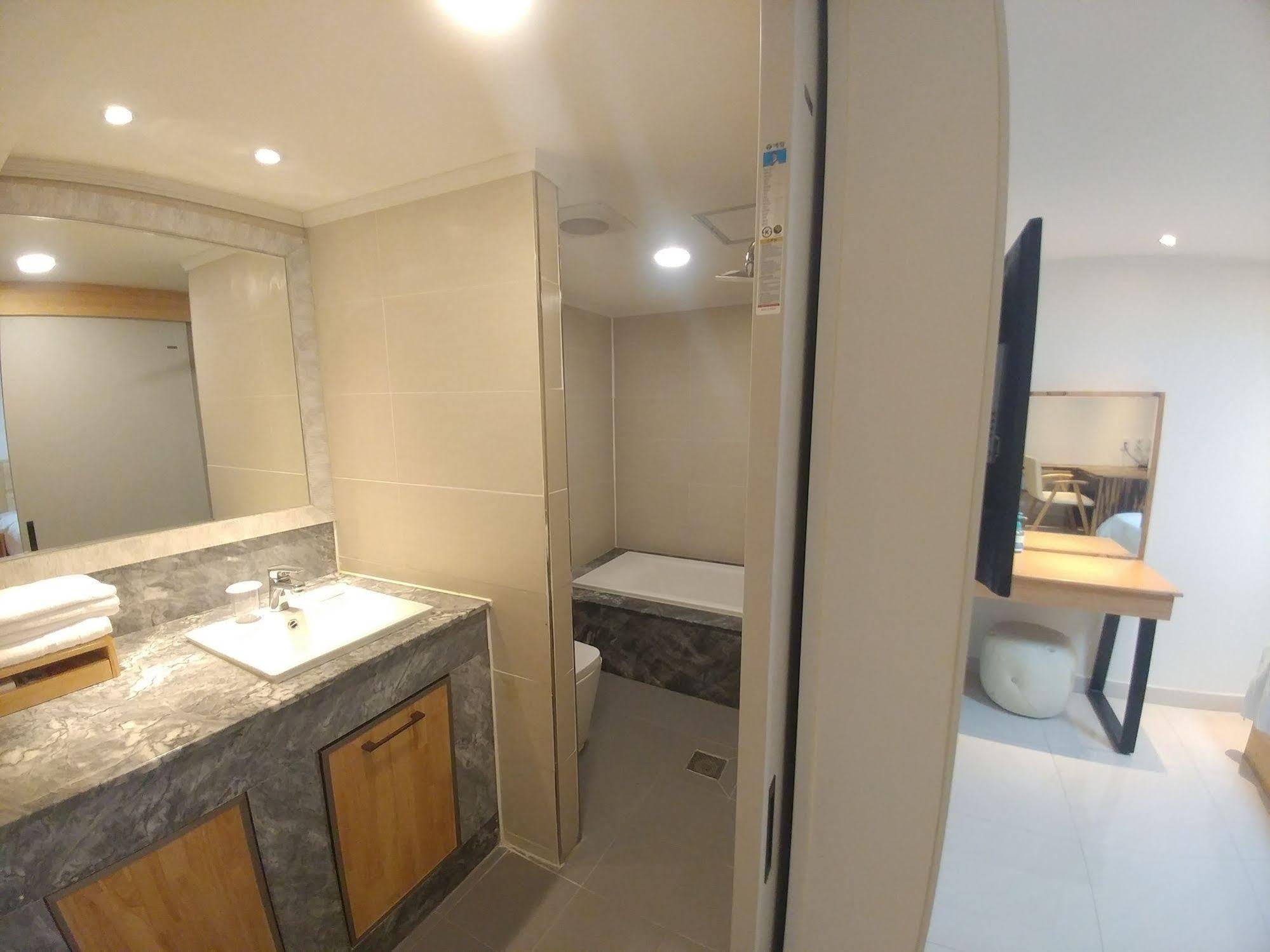 I.Y Hotel Сувон Екстер'єр фото