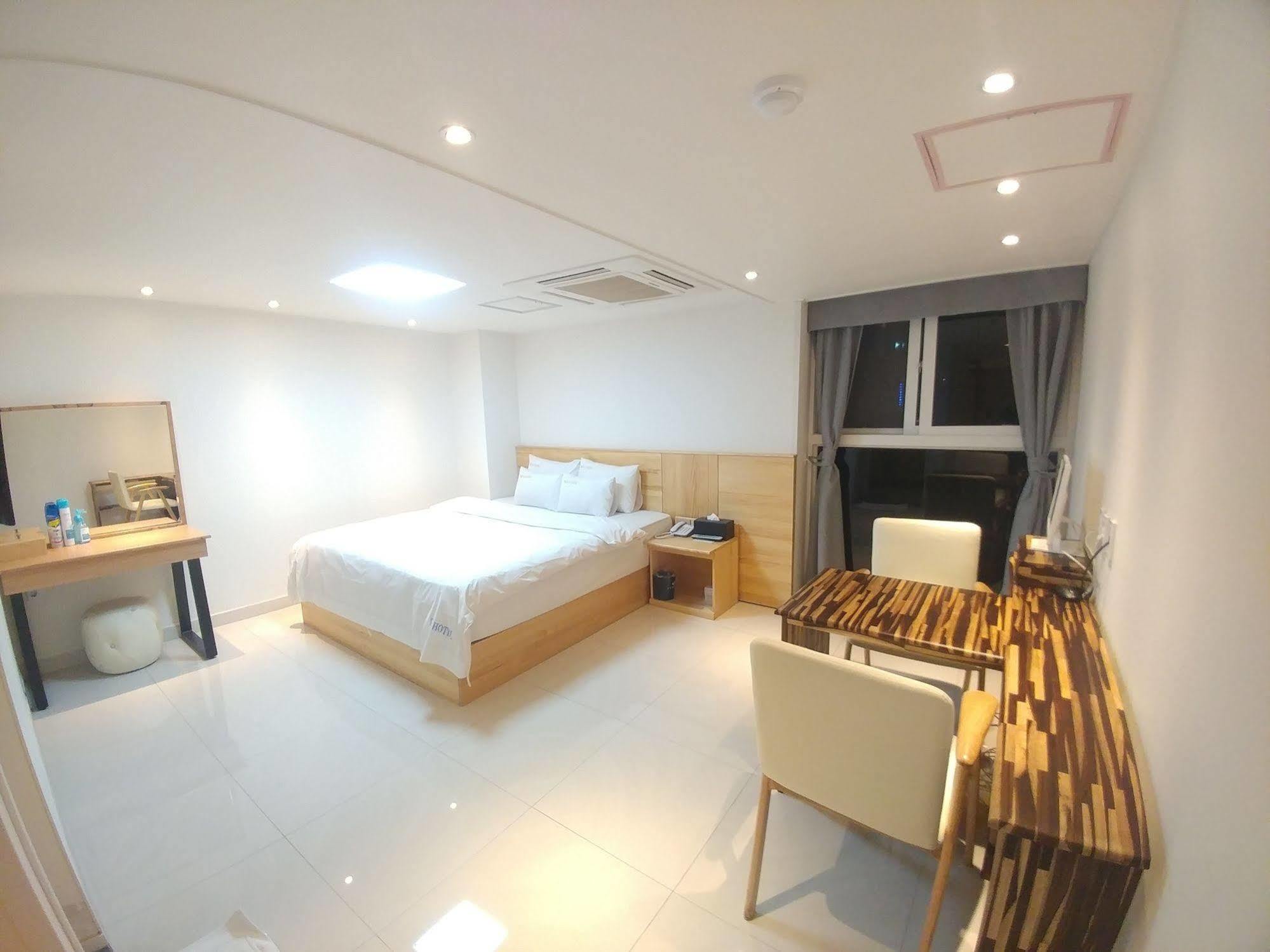 I.Y Hotel Сувон Екстер'єр фото